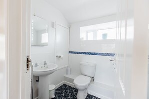 The Hayloft bathroom at Trevalgan Farm Holidays