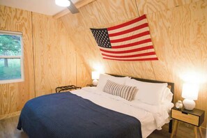 King sized bed with 400 thread count sheets and both memory foam & down pillows.