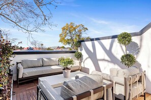 Welcome to your Downtown Charleston rental! Explore all things downtown by foot! Plenty of outdoor seating for your group on the rooftop! 