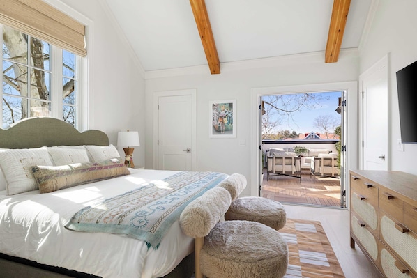Welcome to your Downtown Charleston rental! Explore all things downtown by foot!
