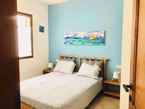 Bedroom 1 with double bed
Schlafzimmer 1 mit einem Doppelbett
Slaapkamer 1 met een tweepersoonsbed
