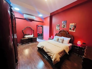 Bedroom 2 image 3
