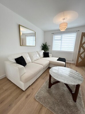 Living Room / Lounge