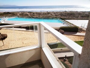 On site,Balcony / Terrace,Swimming pool,View(from property / room),Pool view,Garden view,Lake view,Sea view,Bird's eye view