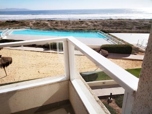 On site,Balcony / Terrace,Swimming pool,View(from property / room),Pool view,Garden view,Lake view,Sea view,Bird's eye view