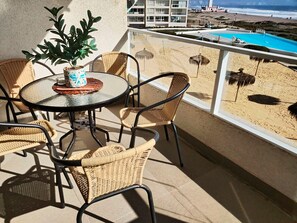 On site,Facade / entrance,Balcony / Terrace,Swimming pool,Floor plan,Beach,View(from property / room),Pool view,Garden view,Lake view,Sea view,Bird's eye view
