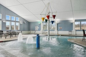 Community Pool: Splash pad