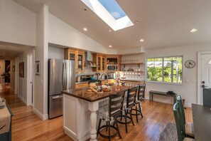 Welcome to Sunshine Farmhouse – your peaceful retreat in the heart of Santa Ynez Valley, surrounded by lush gardens and scenic beauty!