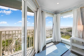 Ocean views so good, you might never leave the bed