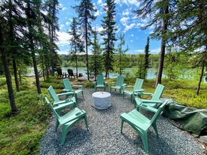 Kick back with a cozy fire, stunning Kenai River views, and beautiful wildlife