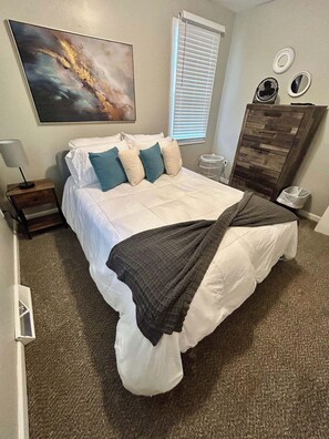 Comfy retreat to relax and recoup - QUEEN BED, Dresser, Closet.