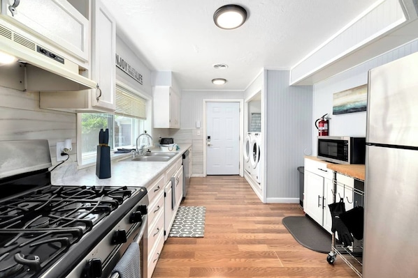 Large Galley kitchen for in home meals - FULLY STOCKED
