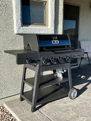 NEW Charbroil Grill Perfect for Summer Evenings
