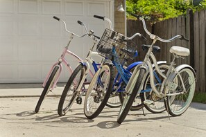 Cruise downtown in 2 minutes with a breeze on a bike, locks included