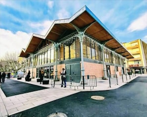 The marche couvert (covered market)