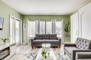 Living Room | Queen Murphy Bed | Smart TV | Free WiFi