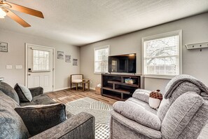 Living Room | Single-Story Home | Central A/C & Heating