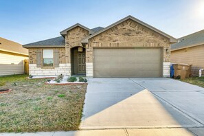 House Exterior | Close to Parks & Grocery Stores