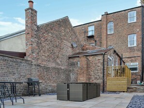 Outdoor eating area | The Foss - Holgreaves Apartments, York