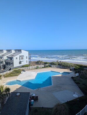 Ocean breeze & poolside ease!
