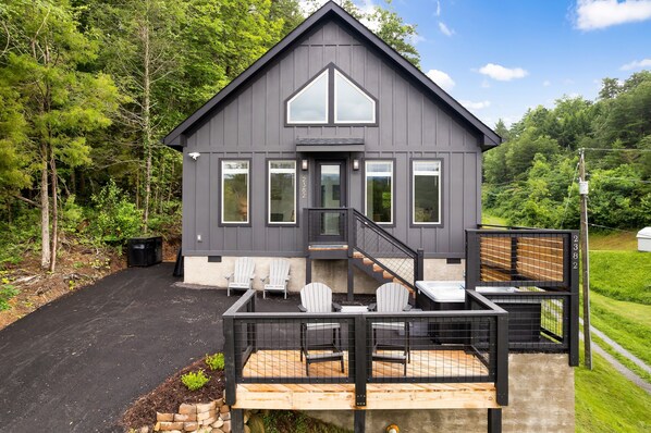 Private location with easy access to local attractions. 