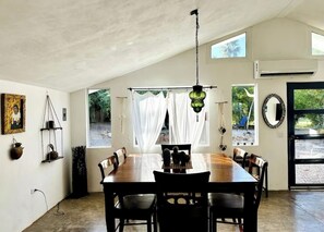 Dining space for 6 at the table (8 if you include the breakfast bar).