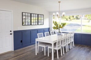 [Dining] - Large dining table for you to spread out and enjoy.