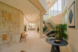 Modern 6 BDR golf front villa in luxury beach resort w/ pool and heated jacuzzi (6810)