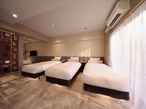 Standard Suite Room Size: 75㎡ Bedding: 6 single beds + 1 double bed Capacity: Maximum 8 people
