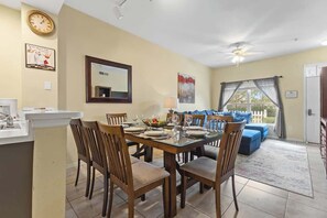Bright and Cheerful Dining Room 