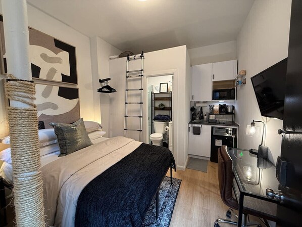 Snuggle up in our cozy studio—perfect for a romantic getaway or a solo adventure! You'll love the comfy full bed (plenty of room for two!), handy workspace, kitchenette for whipping up snacks, and your own private bathroom.