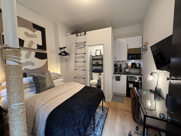Snuggle up in our cozy studio—perfect for a romantic getaway or a solo adventure! You'll love the comfy full bed (plenty of room for two!), handy workspace, kitchenette for whipping up snacks, and your own private bathroom.
