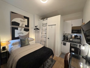 Okay, so NYC isn't exactly known for its silence, but this space is surprisingly peaceful thanks to the cozy glow of the ceiling light. Plus, there's a handy clothes hanger, so unpacking is quick and easy