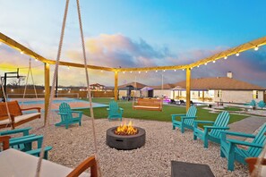 Gather, unwind, and connect around the stunning 16-seater fire pit, where you can roast marshmallows, share stories, and soak in the Texas Hill Country ambiance. Relax as you sway gently on the cozy swings or settle into the inviting Adirondack chairs