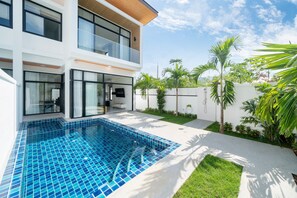 Private pool