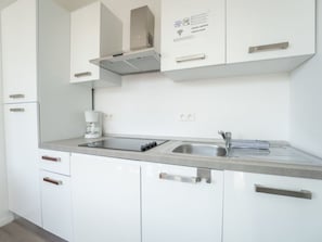 Cuisine, Comptoir, Appareil De Cuisine, Cabinetry, Principaux Appliance, Design Intérieur, Evier, Bois, Sol, Évier