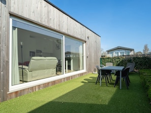 Lot Terre, Domicile, Jardin, Cour, Aménagement Paysager, Siding, Batiments Jardin, Pelouse, Tache De Bois, Arrière-Cour