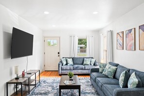 Relax in style in our spacious living room, featuring a cozy couch and big-screen TV. Perfect for unwinding after a day of adventures! 🛋️🎥