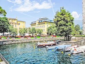 L'Eau, Plan D'Eau, Ville, Voie Navigable, Été, Ville, Banque, Canal, Cours D'Eau, Lac