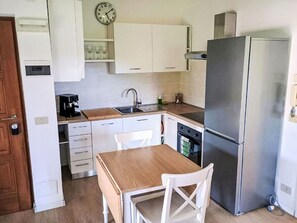 Meubles, Appareil De Cuisine, Cuisine, Cabinetry, Comptoir, Principaux Appliance, Sol, Design Intérieur, Bois, Sol