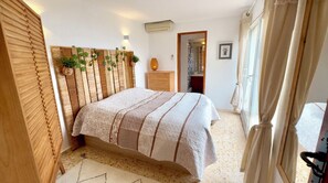 bedroom 1 (1,50 x 1,90)