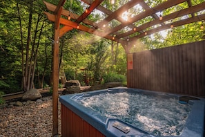 Outdoor spa tub