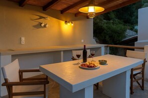 Perfect for alfresco meals under the pergola.

