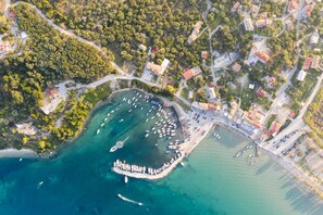 Keri Beach – Just 100m from the property

