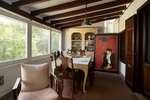 Cozy dinning space