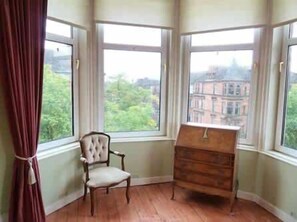 Breathtaking views across West end skyline and, further afield, landmarks of the river Clyde, the Campsie Fells and the hills of Dumgoyne