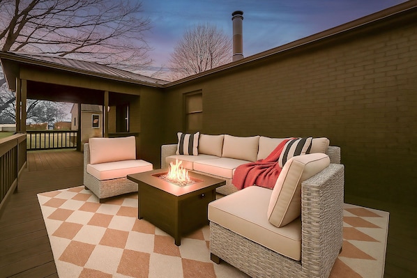 Pull up a chair and pour a glass — the fire’s warm, the seating’s cushy, and the vibe is exactly what you came for. Cozy evenings on the deck just hit different here.