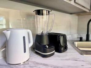 Kaffee und/oder Kaffeemaschine