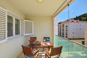 Outside dining seats