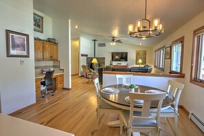 Kitchen dining area